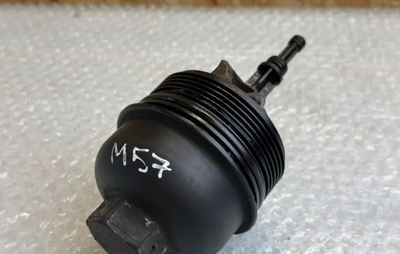 BMW 5 E39 Oil filter cover 22473799 2247379