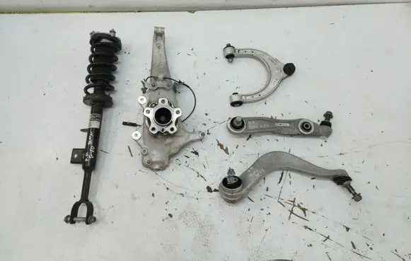 BMW 5 G60 Front shock absorber/damper 8833037