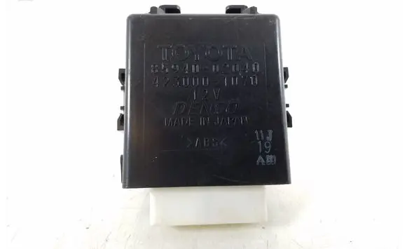 Toyota Auris 150 Window wiper relay 85940-02040