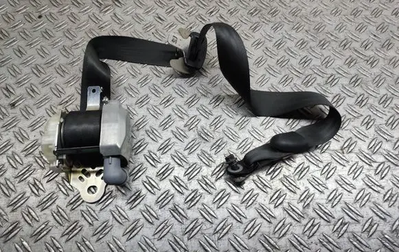Hyundai i30 Front seatbelt 888202R900