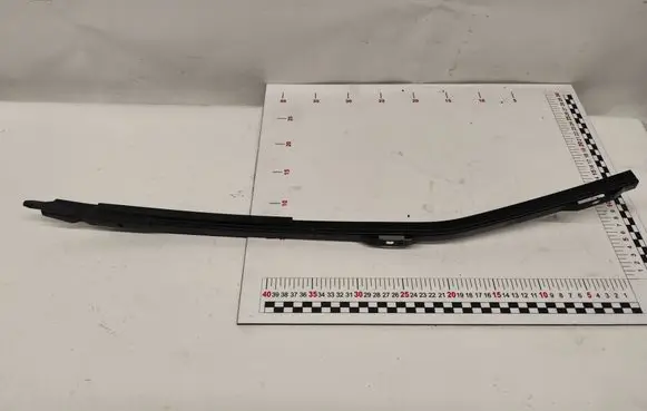 Volkswagen PASSAT B6 Rear door windshield rail 3C9839066A