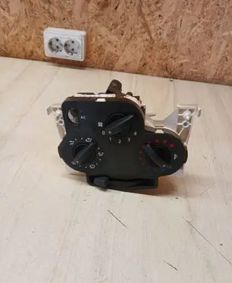 Dacia Logan I Climate control unit 69570002