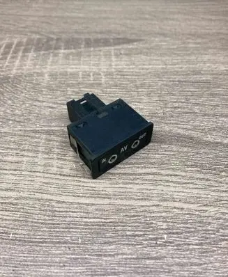 BMW 7 E38 AUX in-socket connector 8368346