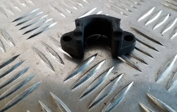 BMW X3 E83 Fuel Injector clamp holder