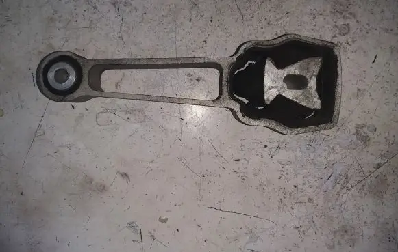 Volvo XC60 Engine mount bracket 30793322