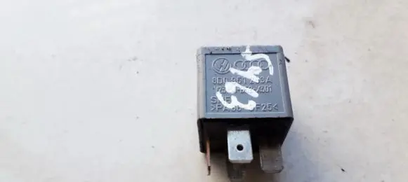 Volkswagen PASSAT B5.5 Other relay 8D0951253A V23134-B52-X301