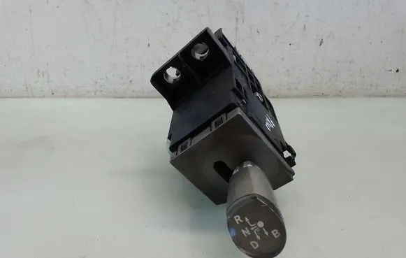Toyota Prius (NHW20) Gear shifter/selector 8945147030