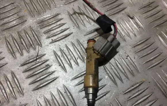 Toyota Auris 150 Fuel injector 2325037010 23250-37010