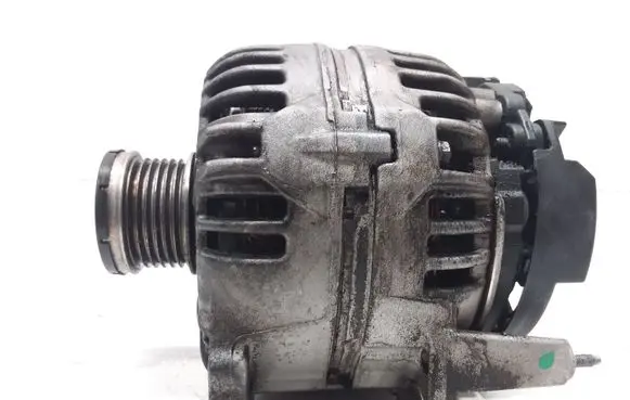 Volkswagen Golf VI Generator/alternator 03C903023A