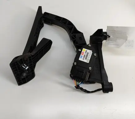 Hyundai i40 Accelerator throttle pedal 327263Z900