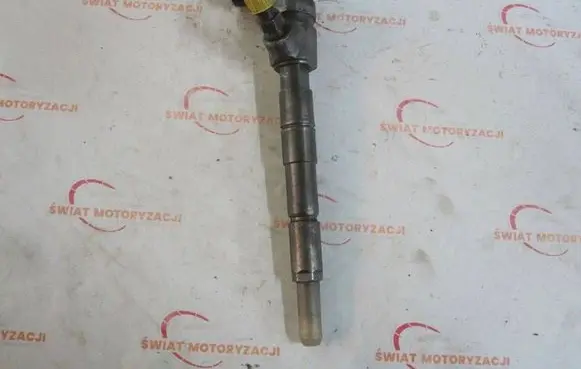Opel Insignia A Fuel injector 0445110327