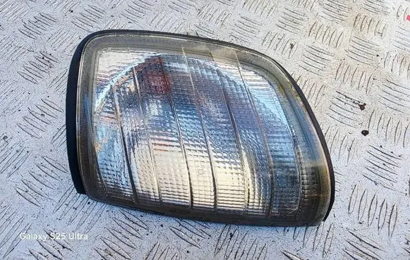 Mercedes-Benz E W124 Front indicator light 183290B 183290