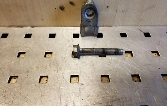 Opel Antara Fuel Injector clamp holder