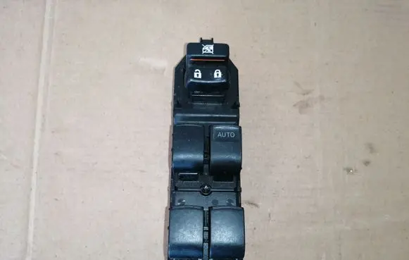 Toyota Auris 150 Electric window control switch 192830