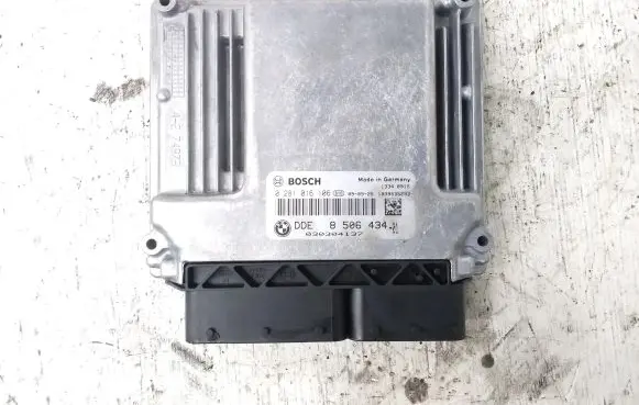 BMW 1 E81 E87 Engine control unit/module 0281016106 8506434
