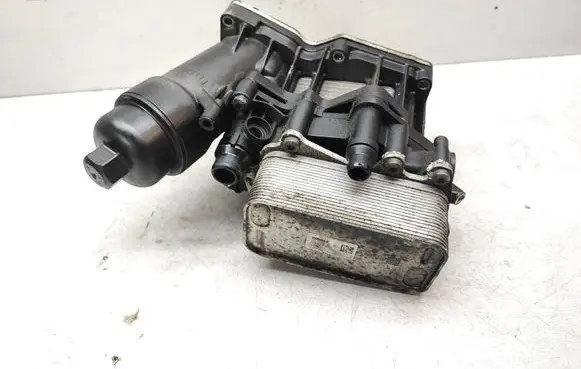 BMW 6 F12 F13 Oil filter mounting bracket 70379327