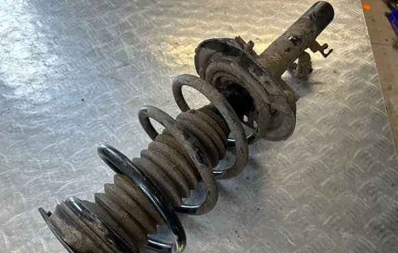 Nissan X-Trail T32 Front shock absorber/damper