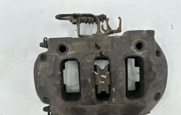 Volkswagen Touareg II Rear brake caliper 7P0615424