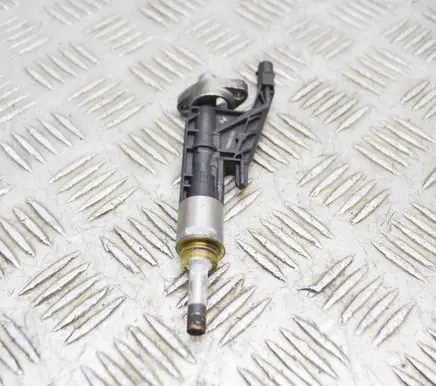 BMW X4 G02 Fuel injector 7639990 0261500539