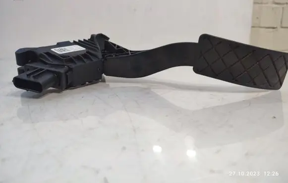 Volkswagen Golf VII Accelerator throttle pedal 5Q1723503H