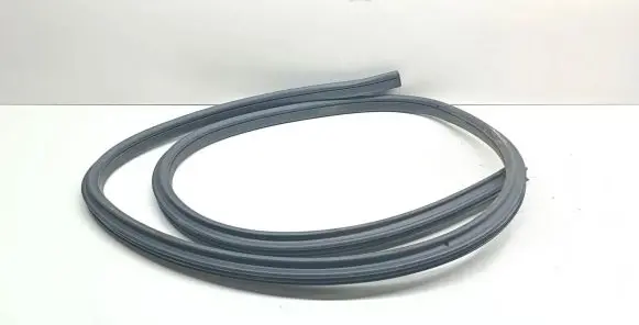 BMW 1 E82 E88 Front door rubber seal 7164994