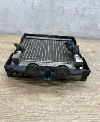 BMW 7 F01 F02 F03 F04 Engine oil radiator 7572542 P8413002