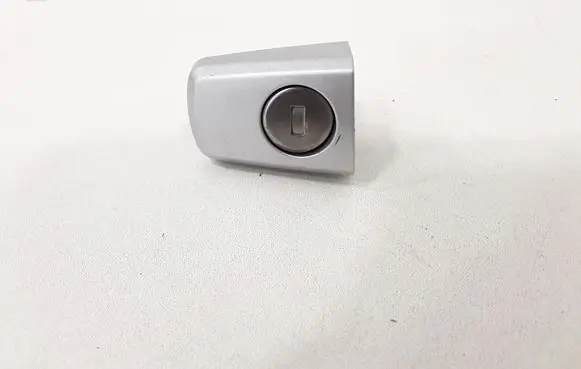 Opel Insignia A Front door lock