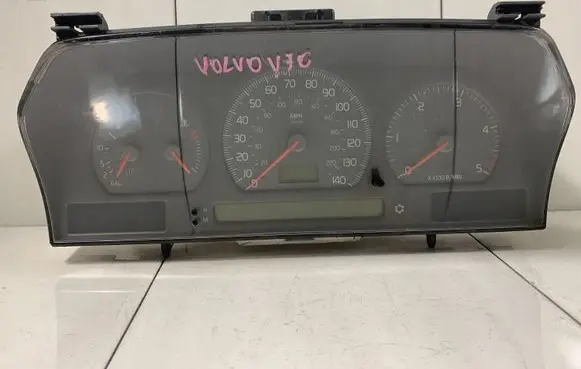 Volvo S70 V70 V70 XC Speedometer (instrument cluster) 9472524