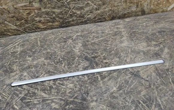 Porsche 928 Front door glass trim molding 
