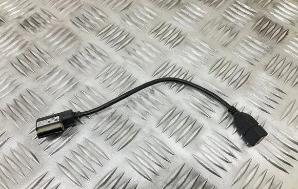 Volkswagen Touareg II USB socket connector 5N0035558