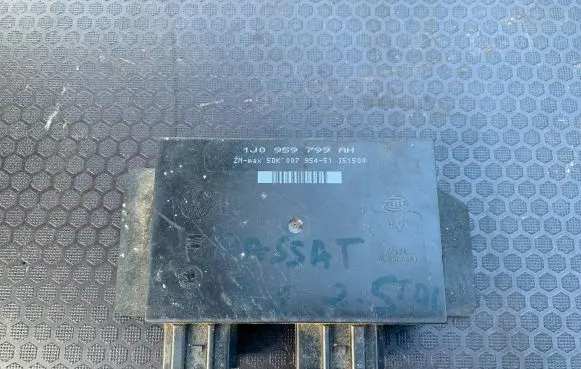 Volkswagen PASSAT B5 Central body control module 1J0959799AH 5DK00795451