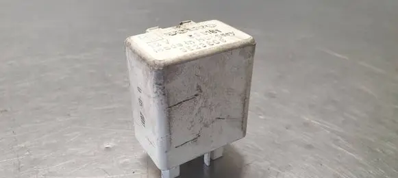 Volvo 240 Fuel pump relay 3523608 898151