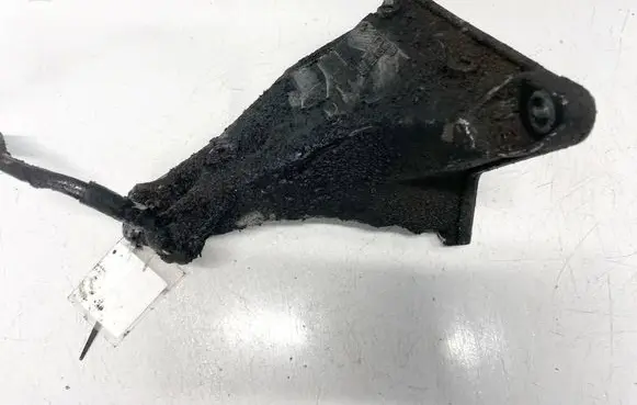 Audi A4 S4 B5 8D Engine mounting bracket 8D0199308AB