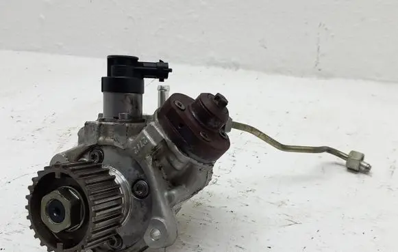 Opel Insignia A Fuel injection high pressure pump 0445010513