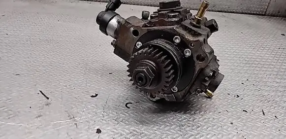 Renault Trafic III (X82) Fuel injection high pressure pump 0445010406 HMLGT4813R 167005114R
