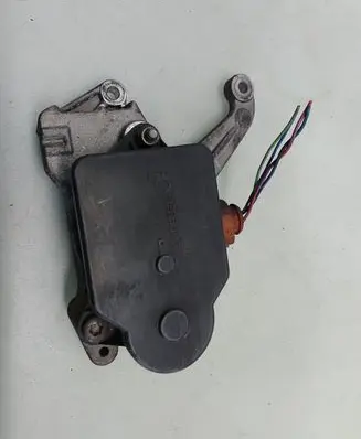 Opel Vectra C Intake manifold valve actuator/motor 55205127