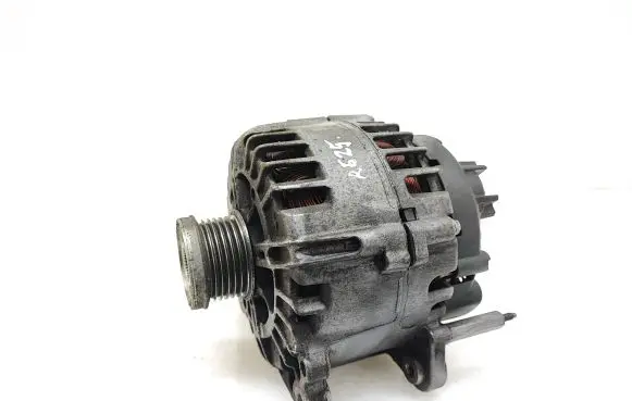 Volkswagen PASSAT B7 Generator/alternator 03C903023T 311008574 2608427A