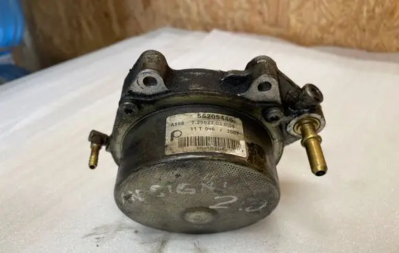 Opel Insignia A Vacuum pump 55205446