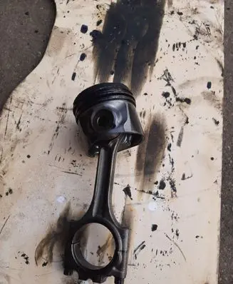 Volvo S60 Piston with connecting rod 81L79