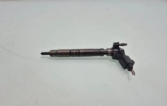 Volkswagen PASSAT CC Fuel injector 03L130277