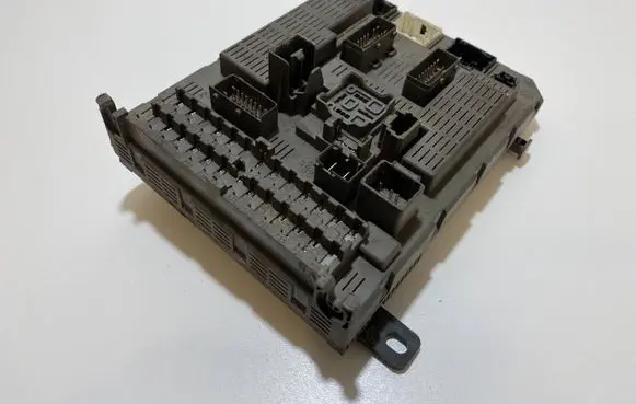 Citroen C5 Fuse module 9647448280