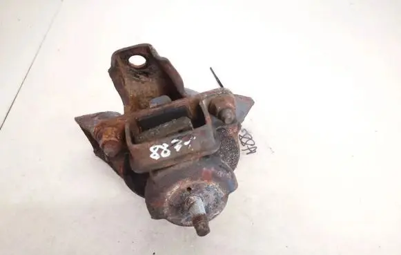 Engine mount bracket