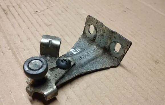 Chrysler Voyager Sliding door upper roller guide/hinge 05020899AA