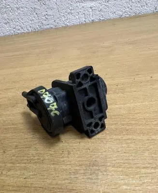 Mercedes-Benz S W220 Engine mount vacuum valve A0005450437 D7076