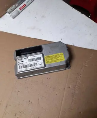 Volvo V70 Airbag control unit/module 0285001456 P30658912 301910008