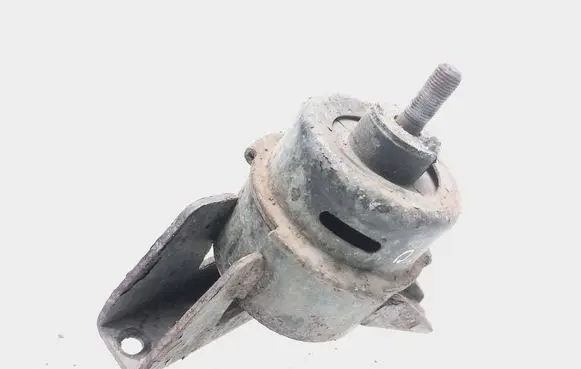 Engine mount bracket