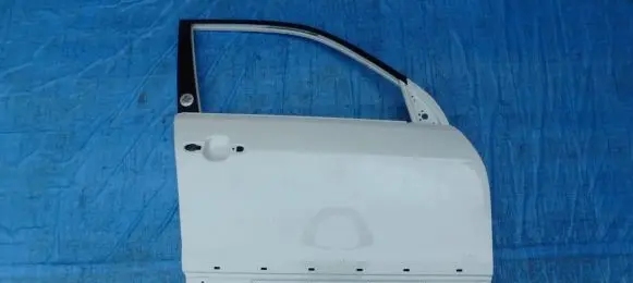 Suzuki Grand Vitara II Front door