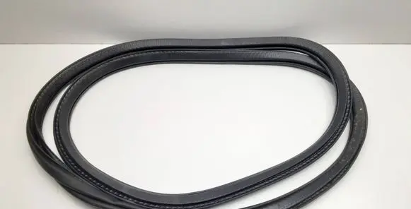 Volvo S90, V90 Rubber seal rear door 31371773