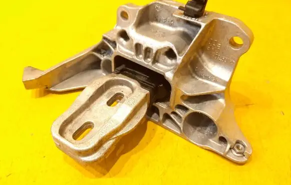 Opel Corsa F Gearbox mounting bracket 9821312980