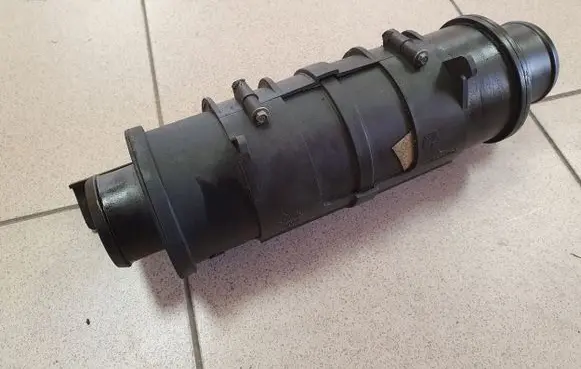Jeep Grand Cherokee Intake resonator 52014695AA